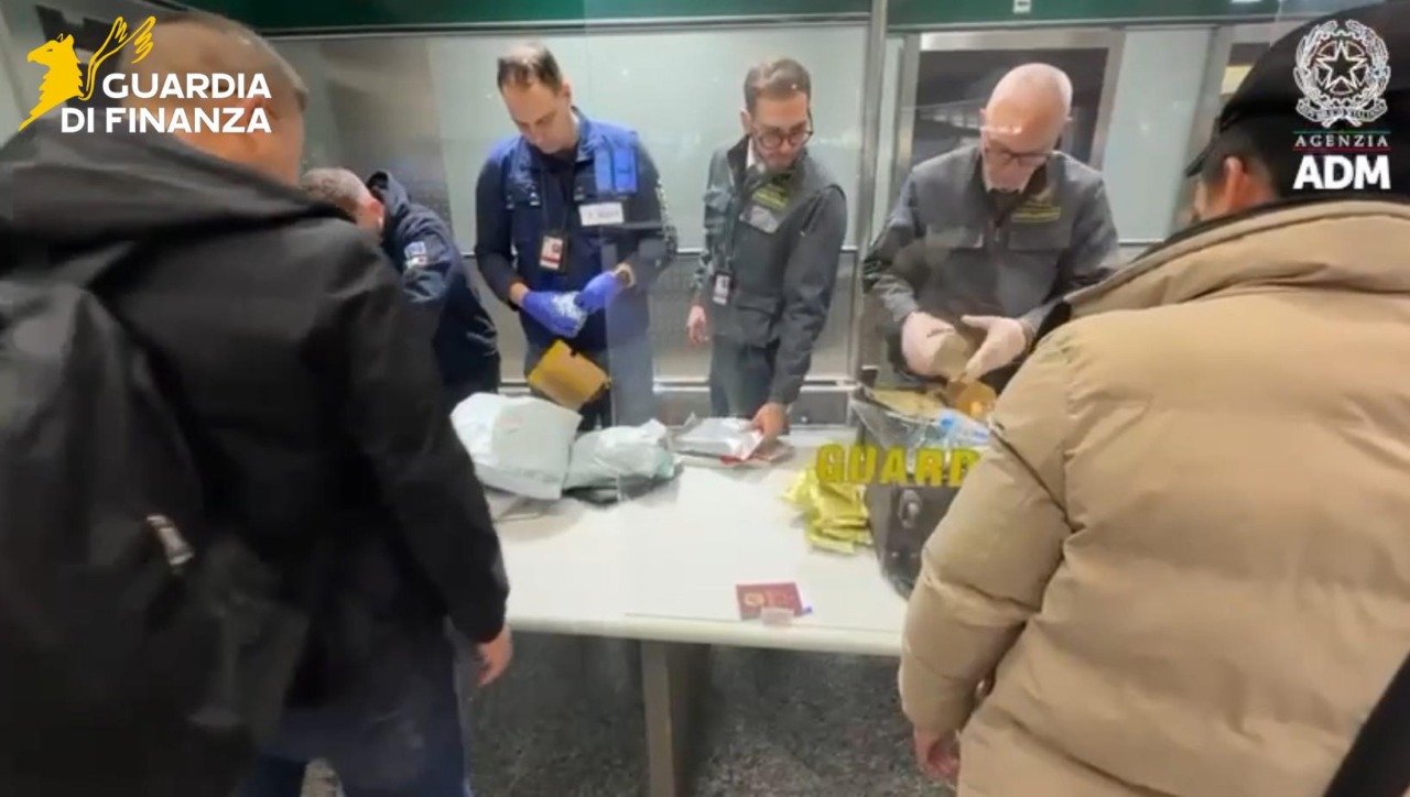 Aeroporto di Malpensa: sequestrati 18mila medicinali illegali
