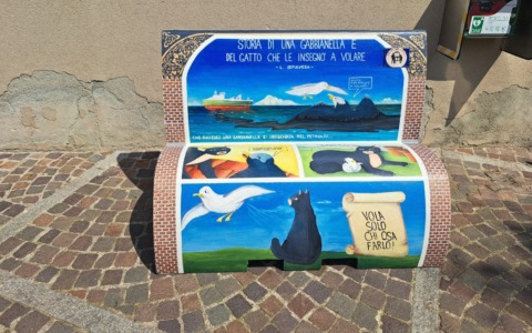 Inaugurazione della seconda panchina artistica a Caronno Pertusella