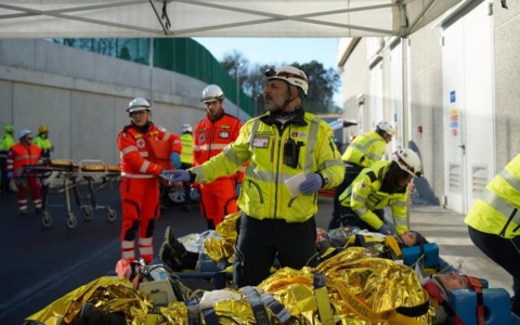 Incidente simulato nel nuovo collegamento ferroviario: due morti e 35 feriti