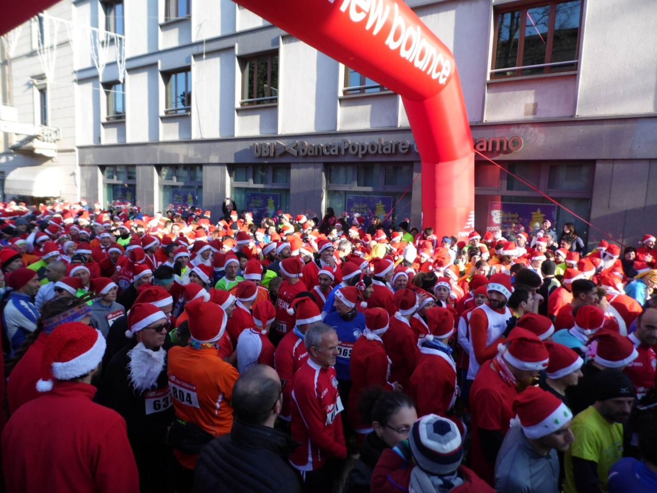 La Babbo Natale Running anima Tradate con sport e divertimento