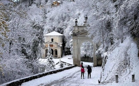 La tradizionale fiaccolata di fine anno al Sacro Monte di Varese