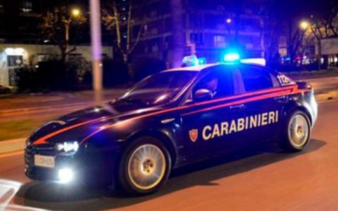 Ricercato tenta di scappare e aggredisce i Carabinieri: catturato la Vigilia di Natale