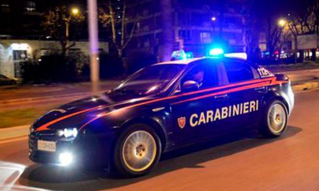 Ricercato tenta di scappare e aggredisce i Carabinieri: catturato la Vigilia di Natale