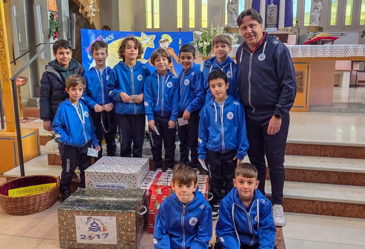 Solidarietà natalizia per i ragazzi del 2017 di Amor Sportiva