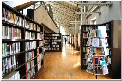 A Saronno, la Biblioteca civica amplia gli orari e introduce nuovi servizi, incluso lo spazio gaming