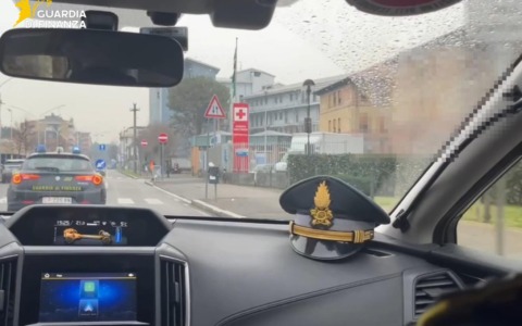 Due dipendenti pubblici a giudizio per visite private in nero