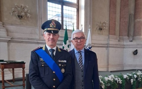 Fabrizio Vitaliti, comandante della Polizia locale, riceve la croce al merito