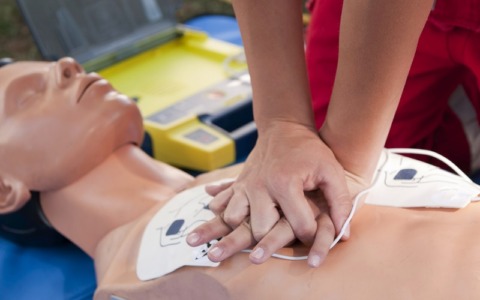 Formazione su defibrillatore: corsi a Gornate e Castiglione Olona
