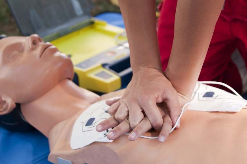 Formazione su defibrillatore: corsi a Gornate e Castiglione Olona