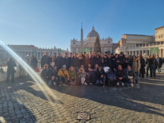 Il Papa incontra i giovani dell’oratorio durante l’Angelus