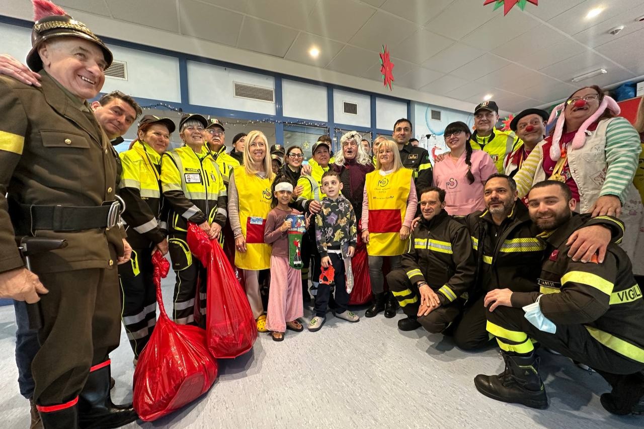 La Befana visita i reparti pediatrici di Varese e Busto Arsizio