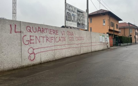 Saronno: Graffiti contro la gentrificazione in via Monte Grappa