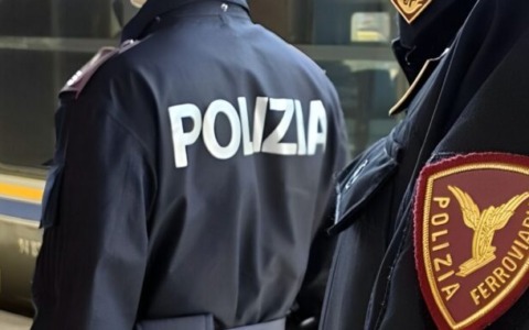 Aggressione in parcheggio: uomo arrestate per fratture alla compagna