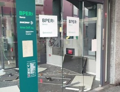 Furto alla filiale Biper di piazza Cavour a Fagnano Olona
