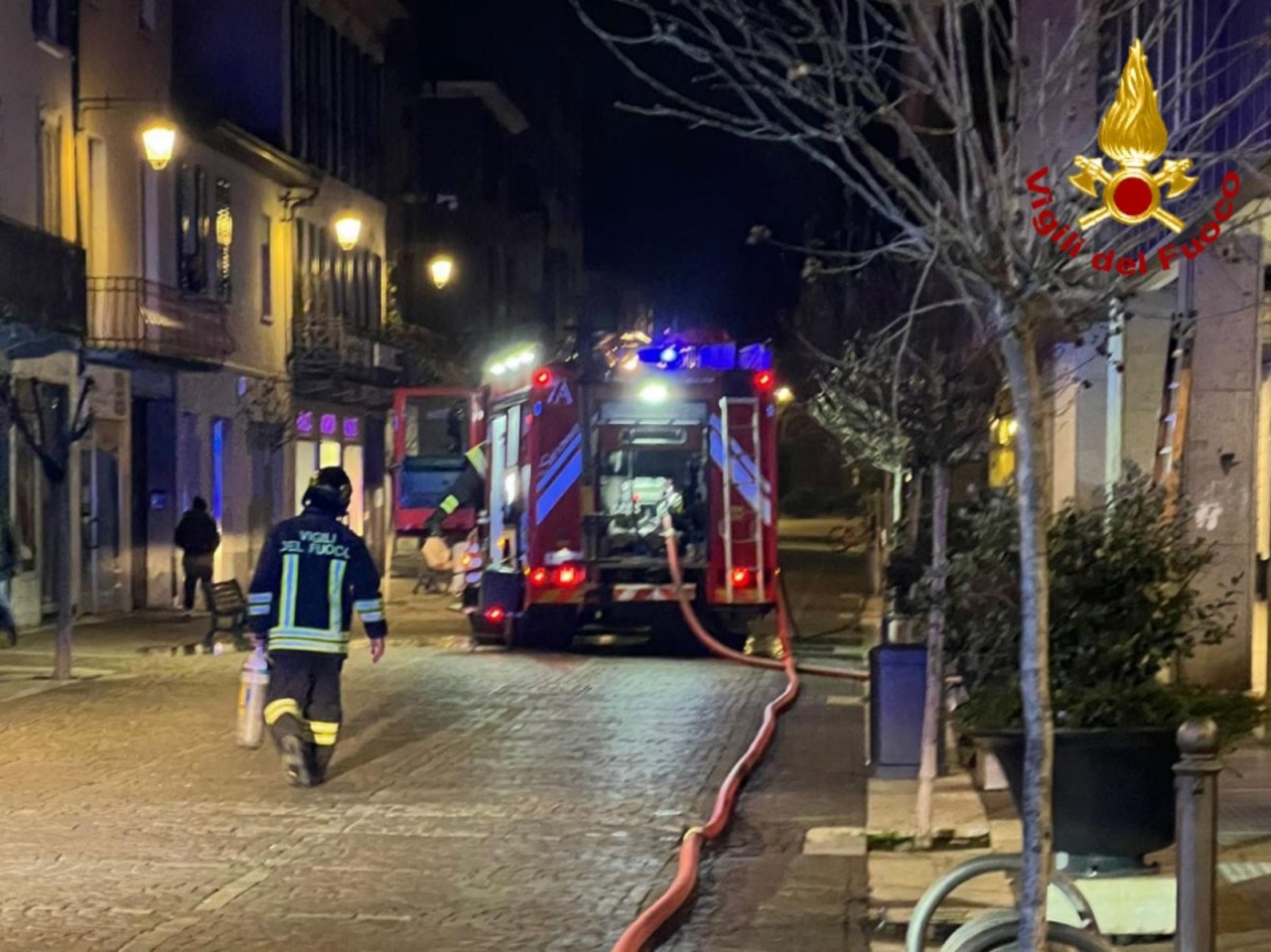 Incendio nella cucina di un ristorante: intervento dei pompieri
