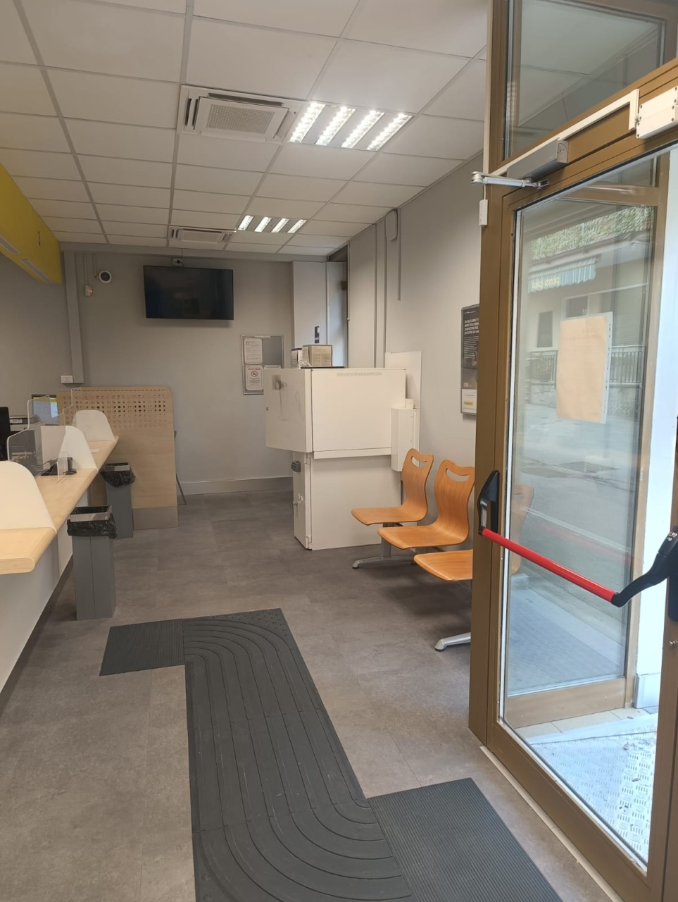 L’ufficio postale di Besnate riapre al pubblico dopo i lavori di ristrutturazione