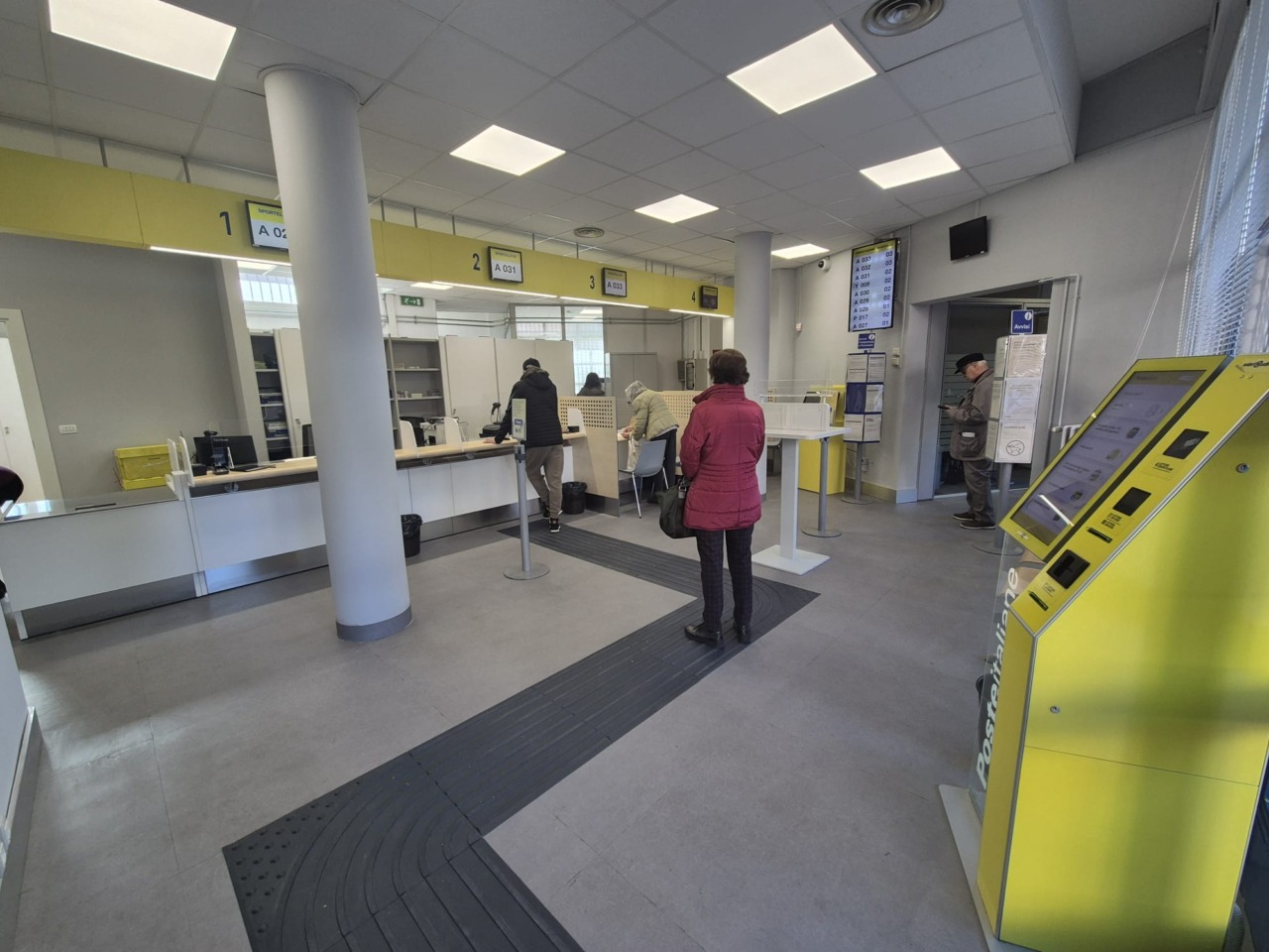 Riapre l’ufficio postale di Gerenzano dopo i lavori di ammodernamento