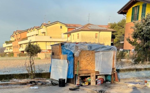 Saronno: donna minacciata da senzatetto, interrogativi sull’operato dell’Amministrazione