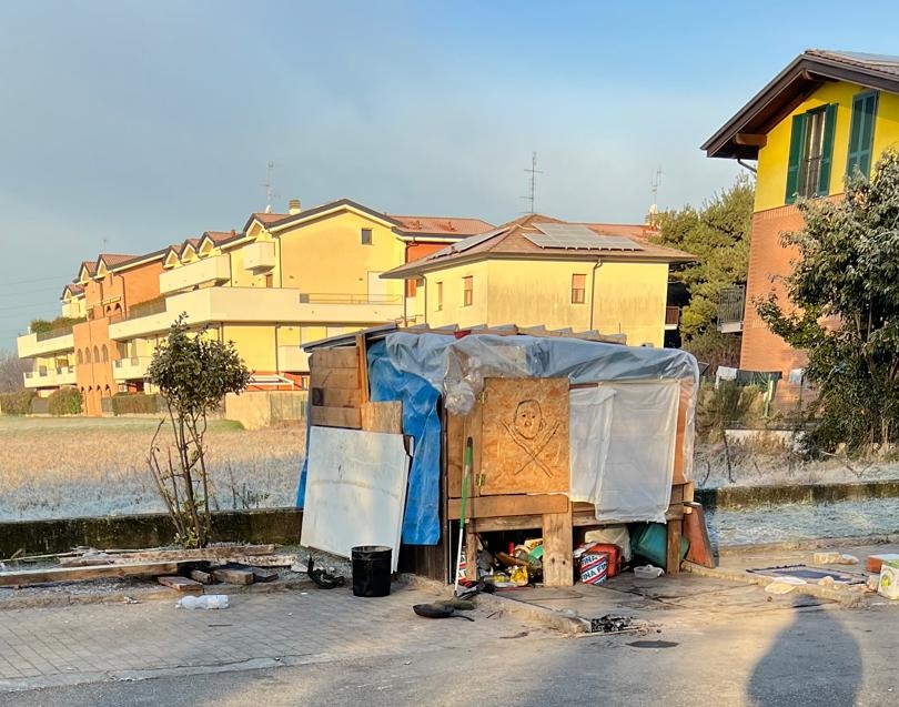 Saronno: donna minacciata da senzatetto, interrogativi sull’operato dell’Amministrazione