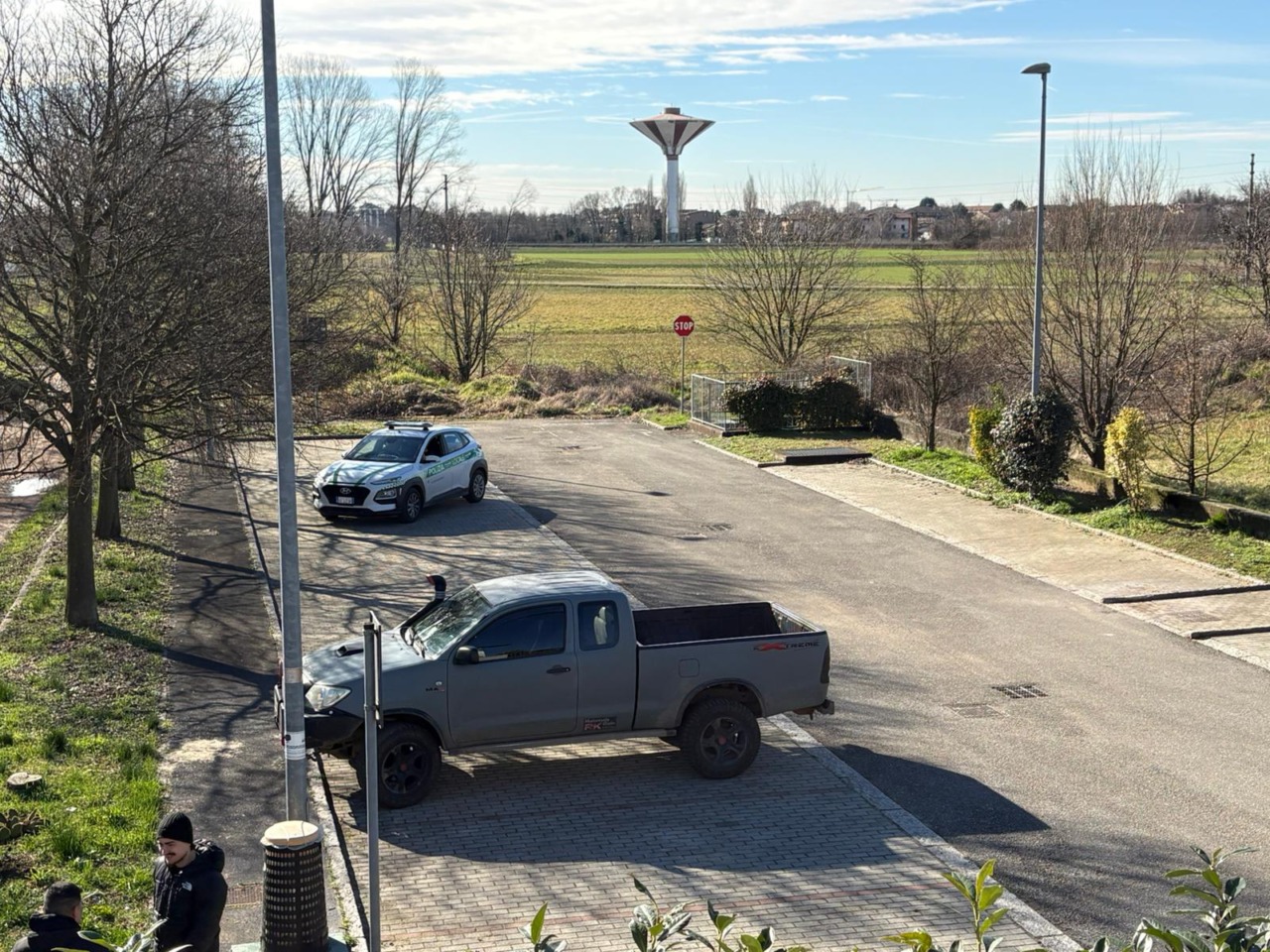 Saronno, sgombero alla Cascina Colombara: l’uomo portato via dai Carabinieri