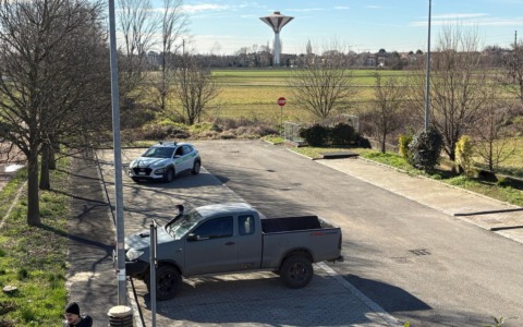 Saronno, sgombero alla Cascina Colombara: l’uomo portato via dai Carabinieri