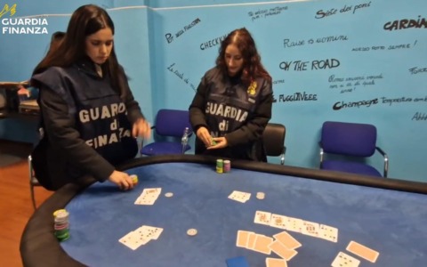 Scoperta di una bisca clandestina in una società sportiva