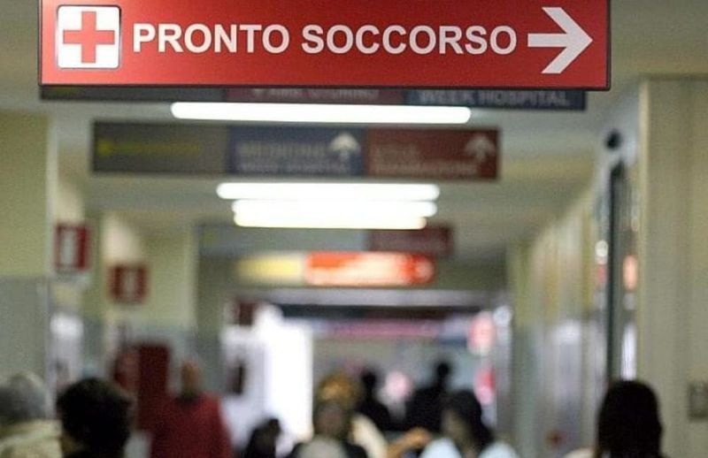 Arrestato un 38enne dopo violenti attacchi a agenti in ospedale di Como