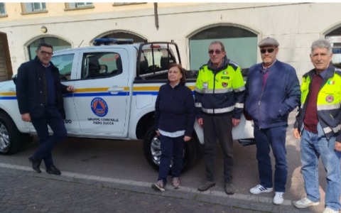 Consegna di un pick-up Isuzu alla Protezione Civile in memoria di Piero Zucca