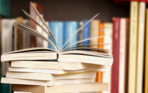 La rassegna “Libri fuori luogo” porta la letteratura nei bar di Marnate