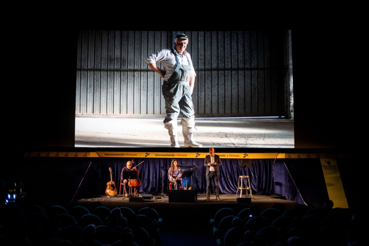 “Penuria Padana”: il monologo di Stefano Liberti nel varesotto