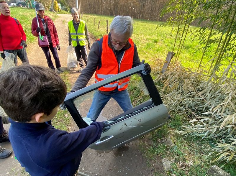 Più di 500 volontari impegnati nella pulizia della Valle del Torrente Lura