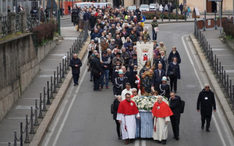 Saronno celebra il Voto con la tradizione della cera e il ricordo di monsignor Centemeri