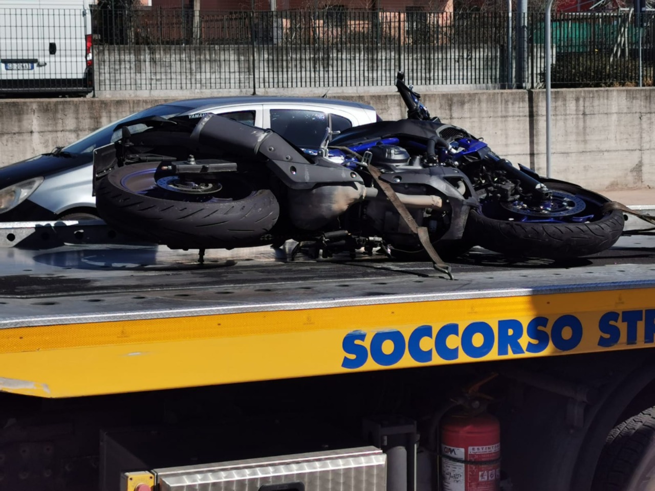 Scontro tra auto e moto a Cislago: giovane di 23 anni in ospedale