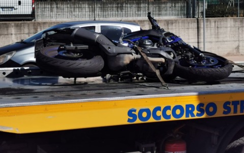 Scontro tra auto e moto a Cislago: giovane di 23 anni in ospedale