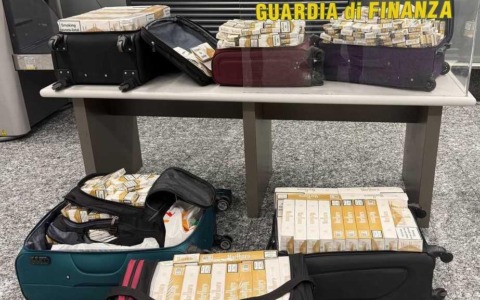 Scoperti 1000 chilogrammi di sigarette di contrabbando