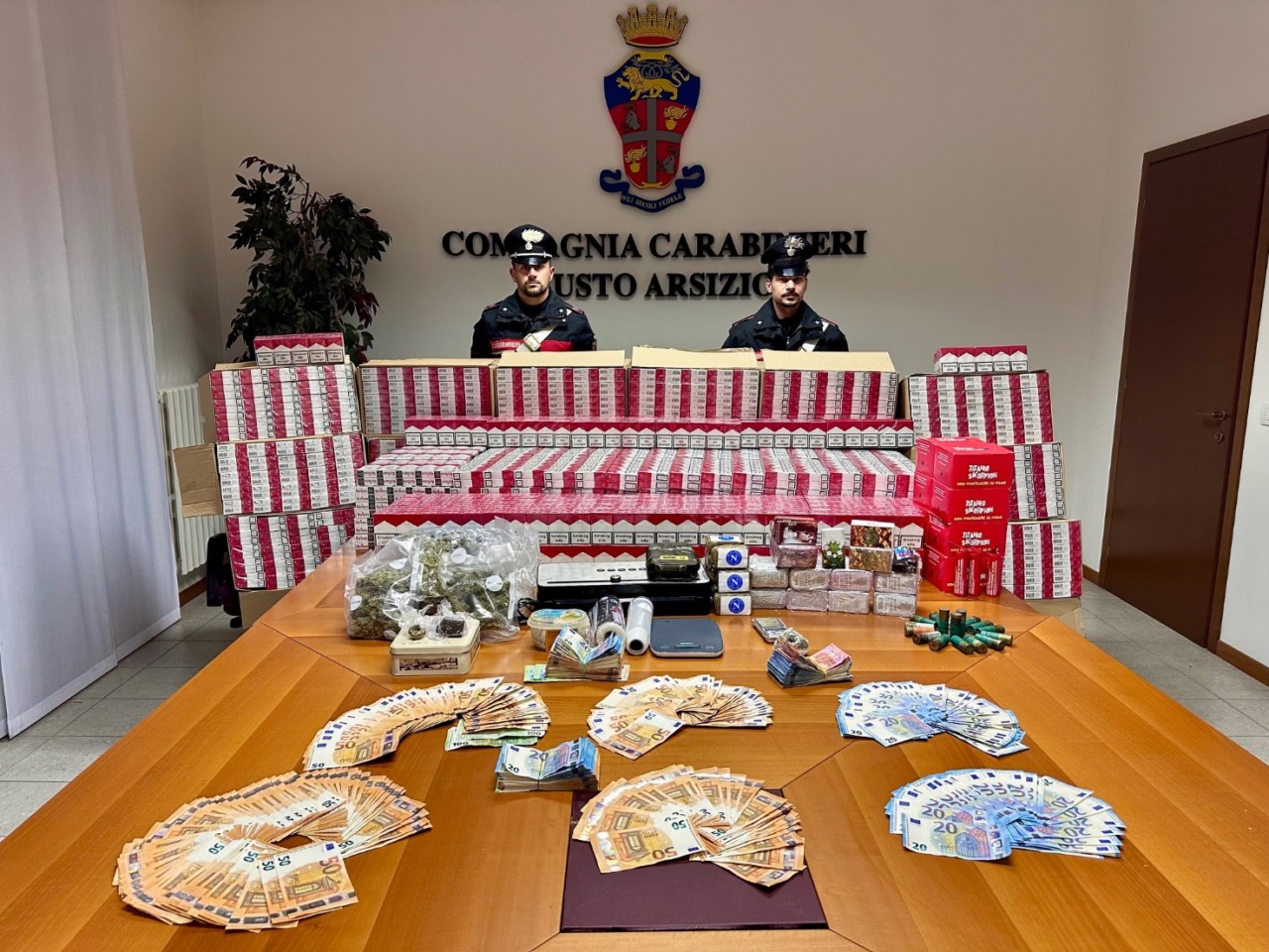 Sequestrati 260 chili di tabacchi di contrabbando e quasi otto chili di sostanze stupefacenti