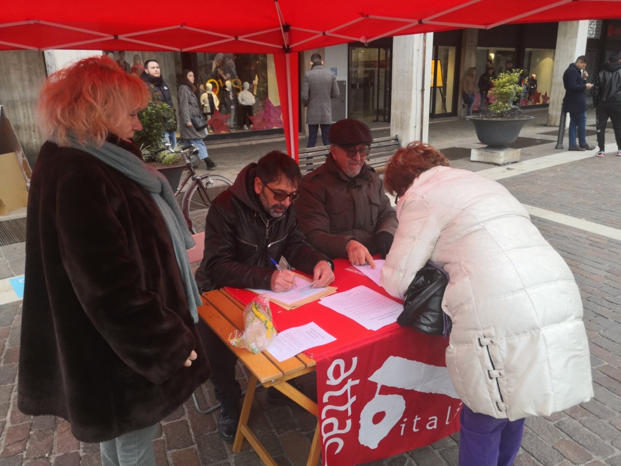 Attac Saronno in piazza sabato per la salute pubblica