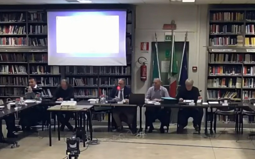 Bestemmia in consiglio, minoranze chiedono dimissioni del Presidente Zullo