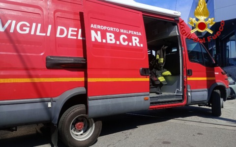 Fuga di sostanza irritante in un autosalone a Saronno: l’intervento dei Vigili del fuoco