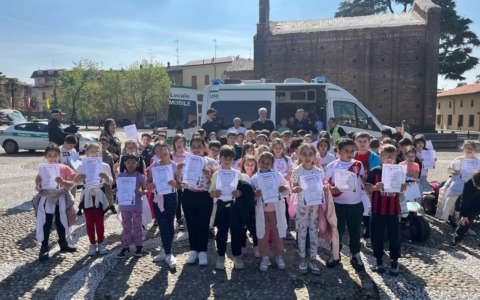 Lezioni di educazione stradale per i bambini della scuola primaria Mazzini