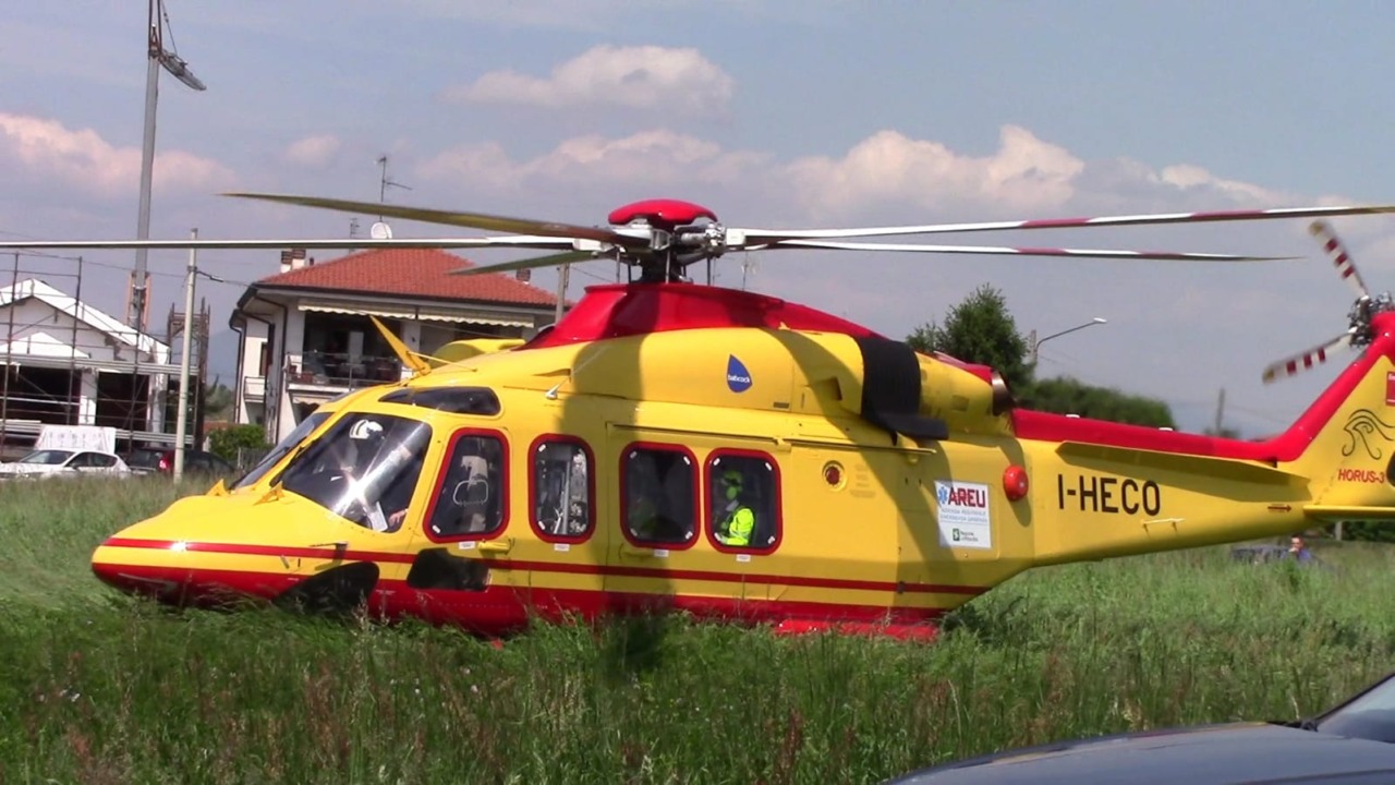 Uomo di 50 anni cade dal tetto di un capannone a Busto Arsizio