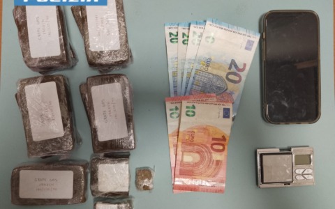 Arrestato un 34enne con un chilo di hashish