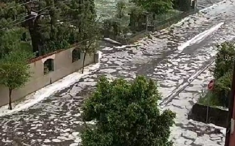Cislago: grandine trasforma le strade in fiumi