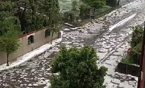Cislago: grandine trasforma le strade in fiumi