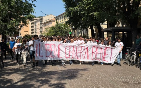 Corteo di studenti per la legalità a Saronno
