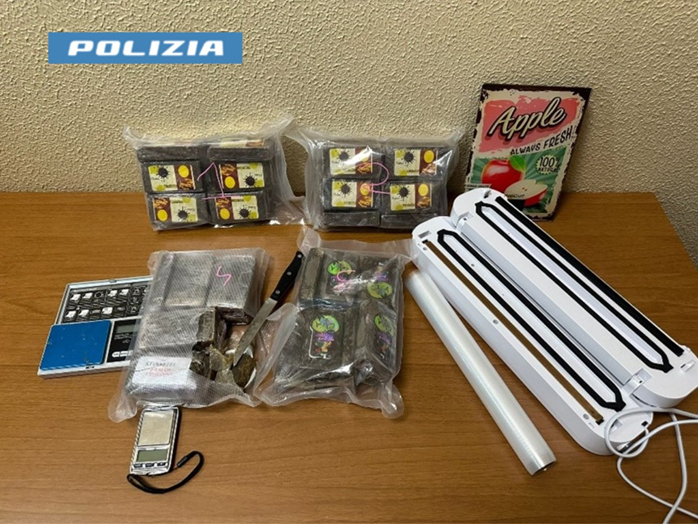 Scoperta a Varese: 40 panetti di hashish in un’abitazione