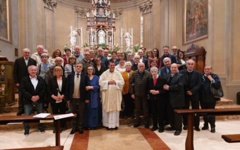Ventuno coppie festeggiano anniversari e rinnovano promesse matrimoniali