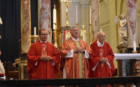 Cislago celebra don Maurizio con una festa emozionante