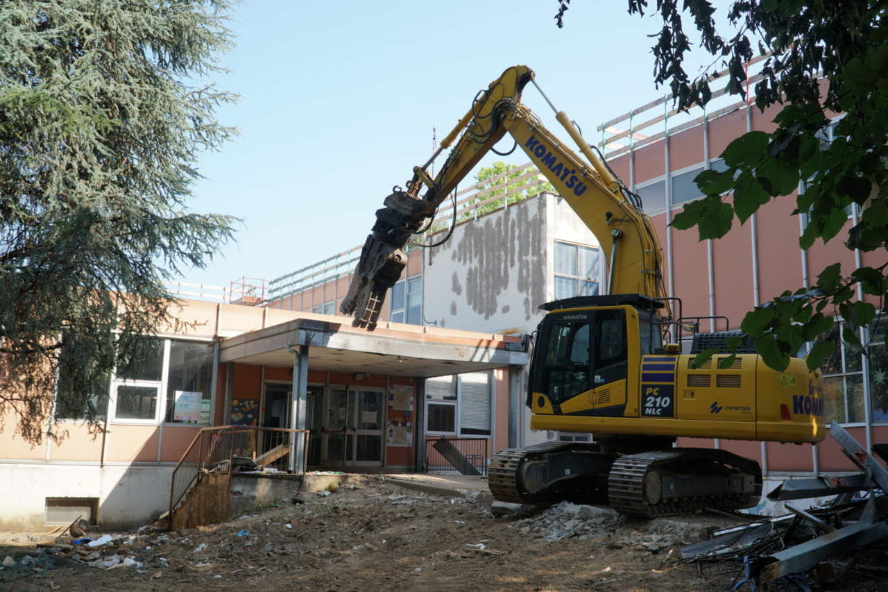 Demolizione del vecchio edificio della Primaria Rodari avviata