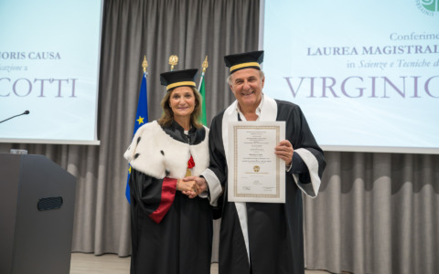 Gerry Scotti riceve la laurea honoris causa dall’Università dell’Insubria